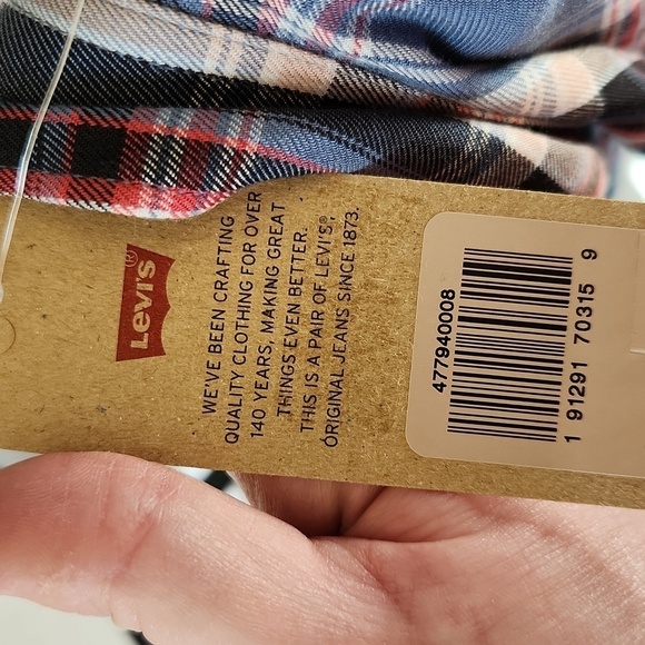NWT Levi's women's boyfriend fit button down shirt - Picture 6 of 6